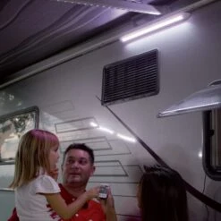 Luce Esterna Fiamma LED Awning Light Per Esterni Bianco (31 Led)